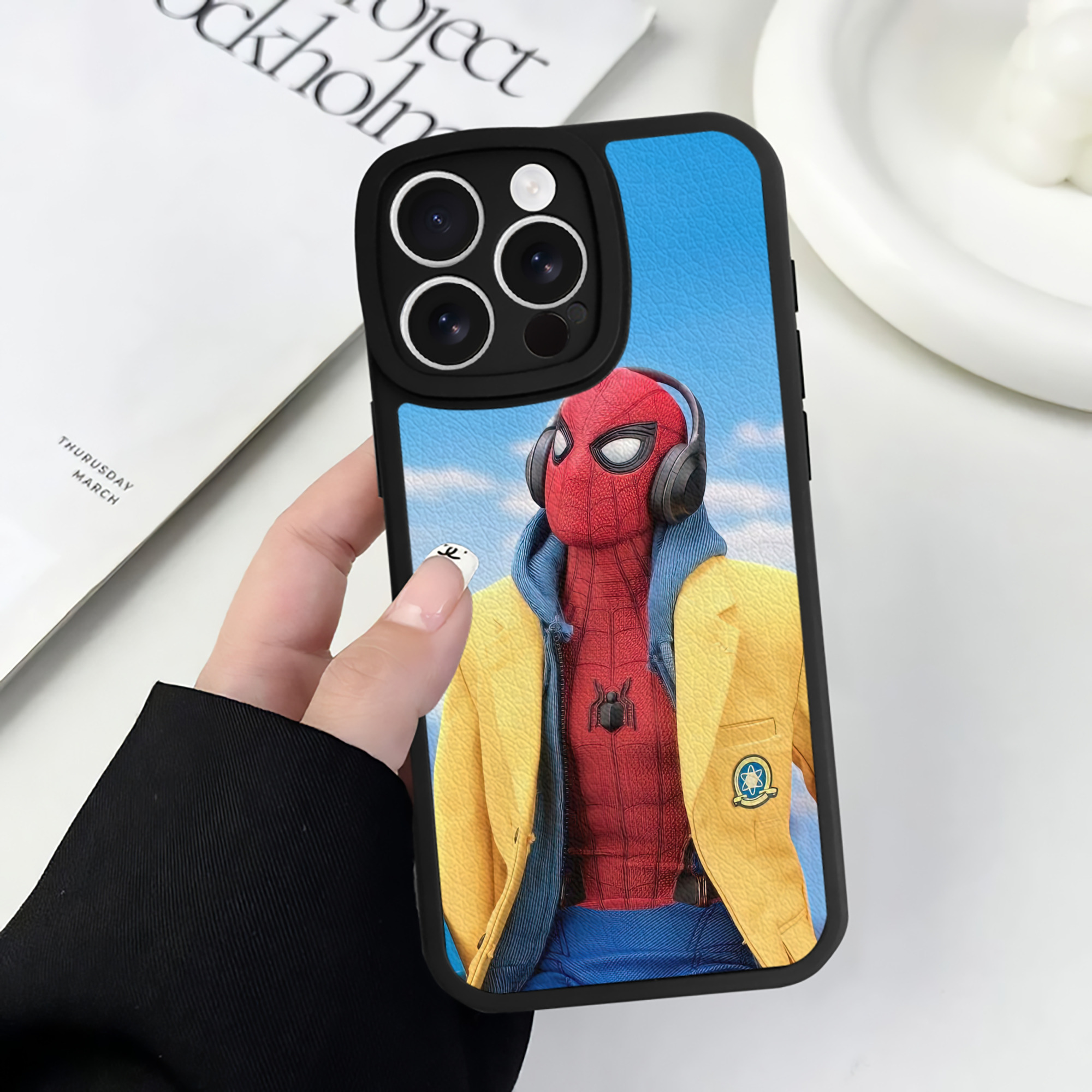 Spider Man スパイダーマン 【iPhone 16シリーズ対応】シリコンスマホケース（レザー調） 材質：シリコン
